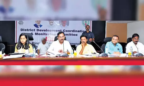 Andhra: एनटीआर दिशा बैठक में आंध्र प्रदेश के विकास पर ध्यान केंद्रित किया गया Andhra: एनटीआर दिशा बैठक में आंध्र प्रदेश के विकास पर ध्यान केंद्रित किया गया