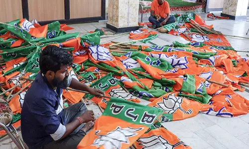 Maharashtra BJP ने विधानसभा चुनाव से पहले 40 बागी नेताओं को पार्टी से निकाला Maharashtra BJP ने विधानसभा चुनाव से पहले 40 बागी नेताओं को पार्टी से निकाला