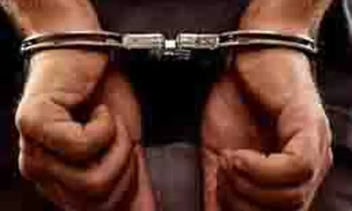 अलवर: लोहा व्यापारी पर फायरिंग मामले में 3 आरोपि गिरफ्तार अलवर: लोहा व्यापारी पर फायरिंग मामले में 3 आरोपि गिरफ्तार