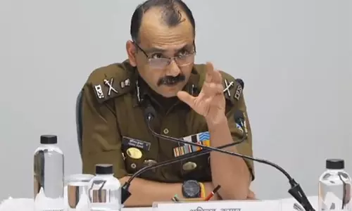 DGP ने अपराध, कानून व्यवस्था, यातायात प्रबंधन पर चर्चा के लिए अधिकारियों के साथ बैठक की DGP ने अपराध, कानून व्यवस्था, यातायात प्रबंधन पर चर्चा के लिए अधिकारियों के साथ बैठक की