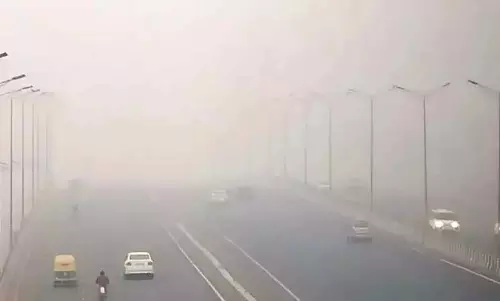 Delhi-NCR की वायु गुणवत्ता बनी हुई है  खतरनाक
