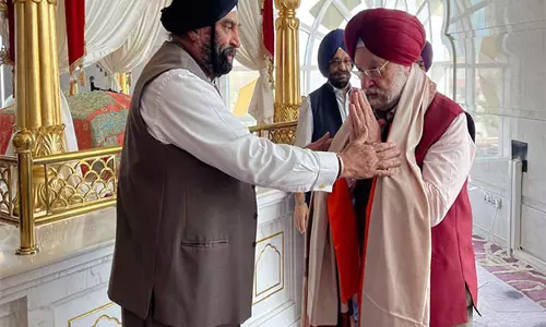 केंद्रीय मंत्री हरदीप सिंह पुरी ने Dubai में गुरुद्वारा गुरु नानक दरबार में मत्था टेका