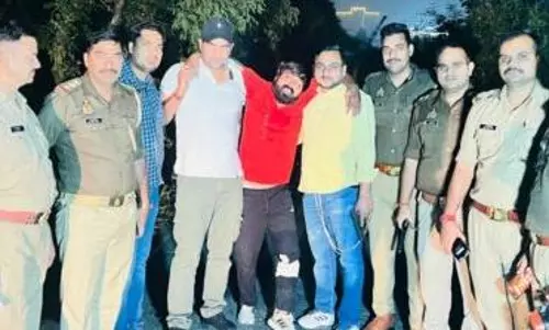 Noida: पुलिस और बदमाशों के बीच मुठभेड़ में दो घायल