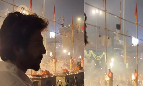 Kartik Aryan वाराणसी में गंगा आरती में शामिल हुए