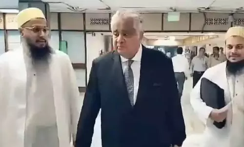 Dawoodi Bohra समुदाय ने जेपीसी बैठक में वक्फ कानून से बाहर रखने की मांग की Dawoodi Bohra समुदाय ने जेपीसी बैठक में वक्फ कानून से बाहर रखने की मांग की