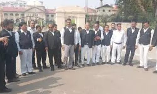 Ghaziabad: वकीलों की हड़ताल जारी, अदालतों में कामकाज ठप