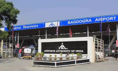 Editor: बागडोगरा हवाई अड्डे का नाम कम प्रसिद्ध हस्तियों के नाम पर रखना एक व्यवहार्य विकल्प Editor: बागडोगरा हवाई अड्डे का नाम कम प्रसिद्ध हस्तियों के नाम पर रखना एक व्यवहार्य विकल्प