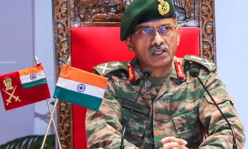 J&K: उत्तरी सेना के कमांडर ने दक्षिण कश्मीर में सुरक्षा स्थिति की समीक्षा की J&K: उत्तरी सेना के कमांडर ने दक्षिण कश्मीर में सुरक्षा स्थिति की समीक्षा की