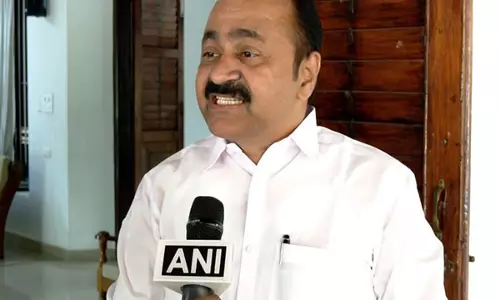 Kerala: महिला कांग्रेस नेताओं के कमरों पर आधी रात को छापेमारी से विरोध प्रदर्शन