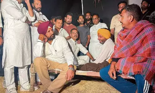 Amarinder Singh राजा वड़िंग ने गिद्दड़बाहा अनाज मंडी में बिताई रात Amarinder Singh राजा वड़िंग ने गिद्दड़बाहा अनाज मंडी में बिताई रात