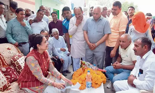 Haryana : किरण चौधरी ने बुनियादी ढांचे को बढ़ावा देने, पर्याप्त पानी, बिजली आपूर्ति का वादा किया Haryana : किरण चौधरी ने बुनियादी ढांचे को बढ़ावा देने, पर्याप्त पानी, बिजली आपूर्ति का वादा किया