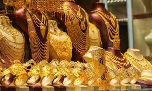 सोने की कीमतों में गिरावट चांदी की कीमतों में एक दिन में 2,268 रुपये की गिरावट
