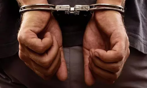 Odisha: फिल्मी ड्रामा के चलते पत्नी की हत्या के आरोप में व्यक्ति गिरफ्तार Odisha: फिल्मी ड्रामा के चलते पत्नी की हत्या के आरोप में व्यक्ति गिरफ्तार