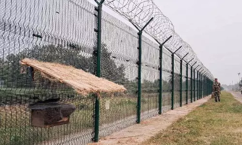 घुसपैठ रोकने के लिए BSF की गोलीबारी में युवक घायल