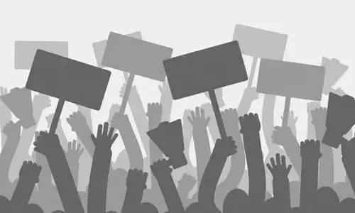 Assam : एएमसीएच में गेट बंद करने के खिलाफ स्थानीय लोगों ने किया प्रदर्शन Assam : एएमसीएच में गेट बंद करने के खिलाफ स्थानीय लोगों ने किया प्रदर्शन