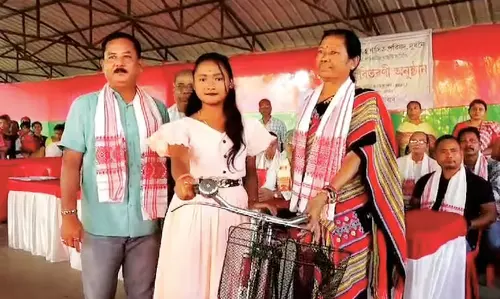 Assam :  सुमित राभा ने डॉ. भूपेन हजारिका की वर्षगांठ मनाई