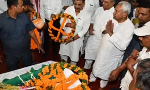 सीएम नीतीश कुमार शारदा सिन्हा के आवास पर पहुंचे, दी श्रद्धांजलि सीएम नीतीश कुमार शारदा सिन्हा के आवास पर पहुंचे, दी श्रद्धांजलि