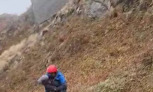 Dhauladhar में फंसे पोलिश पैराग्लाइडर को बचाया गया