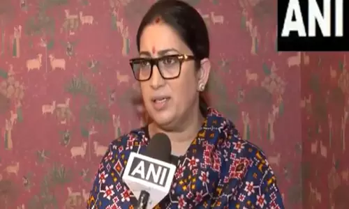 Smriti Irani ने महिलाओं पर इंडी गठबंधन के नेताओं की कथित टिप्पणियों की आलोचना की Smriti Irani ने महिलाओं पर इंडी गठबंधन के नेताओं की कथित टिप्पणियों की आलोचना की