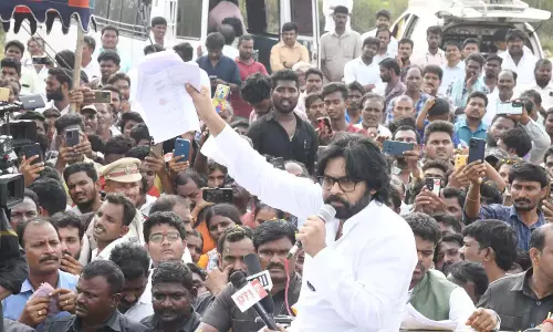 Pawan Kalyan: जगन की सरस्वती पावर ने पलनाडु में गरीबों से जबरन जमीनें हड़पीं