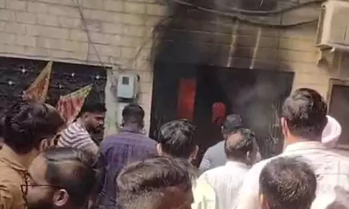 Jalandhar: घर में आग लगने से सामान नष्ट, पालतू जानवर की मौत Jalandhar: घर में आग लगने से सामान नष्ट, पालतू जानवर की मौत