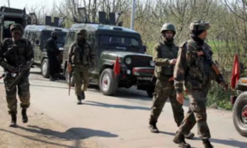 J-K: बांदीपुरा में तलाशी अभियान जारी, कुपवाड़ा में आतंकवादी मारा गया