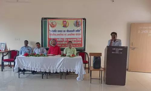स्टूडेंट्स को आदिवासी परंपराओं को निभाने की दी गई प्रेरणा स्टूडेंट्स को आदिवासी परंपराओं को निभाने की दी गई प्रेरणा