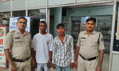 रायपुर में फाइटर समेत दो बदमाश गिरफ्तार, कब्ज से बटनदार चाकू जब्त
