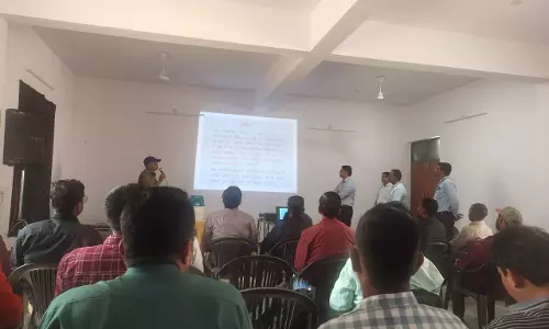 Dungarpur: जिला निर्वाचन अधिकारी ने मतदान अधिकारियों के द्वितीय प्रशिक्षण का किया निरीक्षण Dungarpur: जिला निर्वाचन अधिकारी ने मतदान अधिकारियों के द्वितीय प्रशिक्षण का किया निरीक्षण