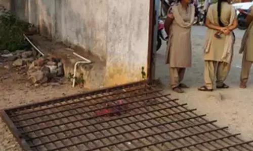 Telangana: लड़के के माता-पिता ने प्रिंसिपल की गिरफ़्तारी की मांग की