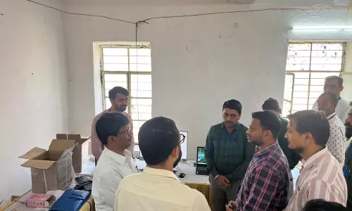 Dungarpur: सामान्य प्रेक्षक श्री के. विवेकानंदन सामान्य प्रेक्षक ने ईवीएम कमिशनिंग कार्य का किया निरीक्षण
