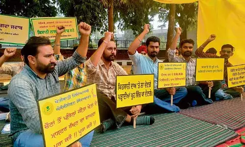 गेट नंबर 1 पर PAU के छात्रों का विरोध प्रदर्शन