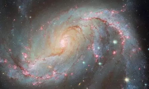 Hubble Telescope की नई आकाशगंगा लाइट शो छवि में छिपा सुपरनोवा Hubble Telescope की नई आकाशगंगा लाइट शो छवि में छिपा सुपरनोवा