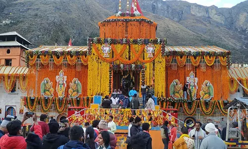 बद्रीनाथ धाम के कपाट 17 November को बंद होंगे बद्रीनाथ धाम के कपाट 17 November को बंद होंगे