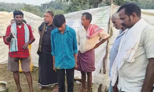 Kothagudem में मूर्तियों को खोजने के लिए वन भूमि की खुदाई करने के लिए प्रेरित किया Kothagudem में मूर्तियों को खोजने के लिए वन भूमि की खुदाई करने के लिए प्रेरित किया