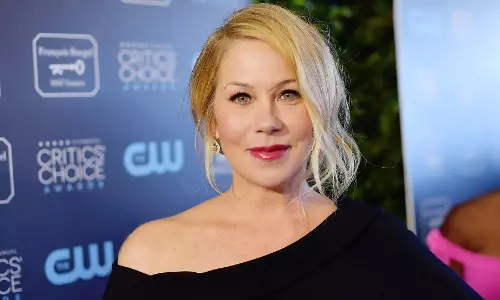 Christina Applegate ने अपनी स्वास्थ्य समस्या के बारे में बताया Christina Applegate ने अपनी स्वास्थ्य समस्या के बारे में बताया