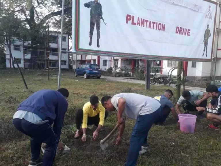 Assam Rifles ने लोकरा में वृक्षारोपण अभियान चलाया