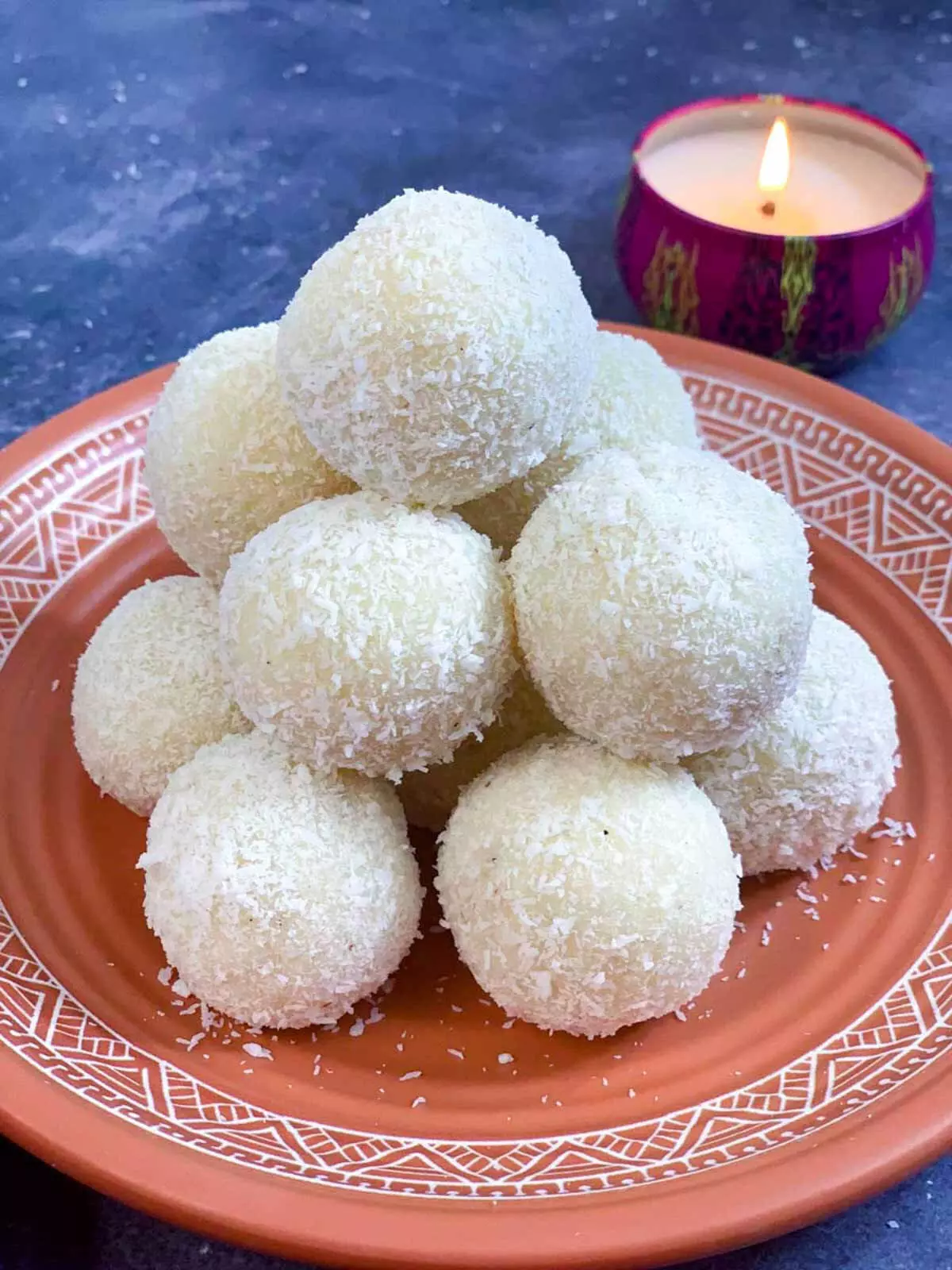 Coconut लड्डू की रेसिपी