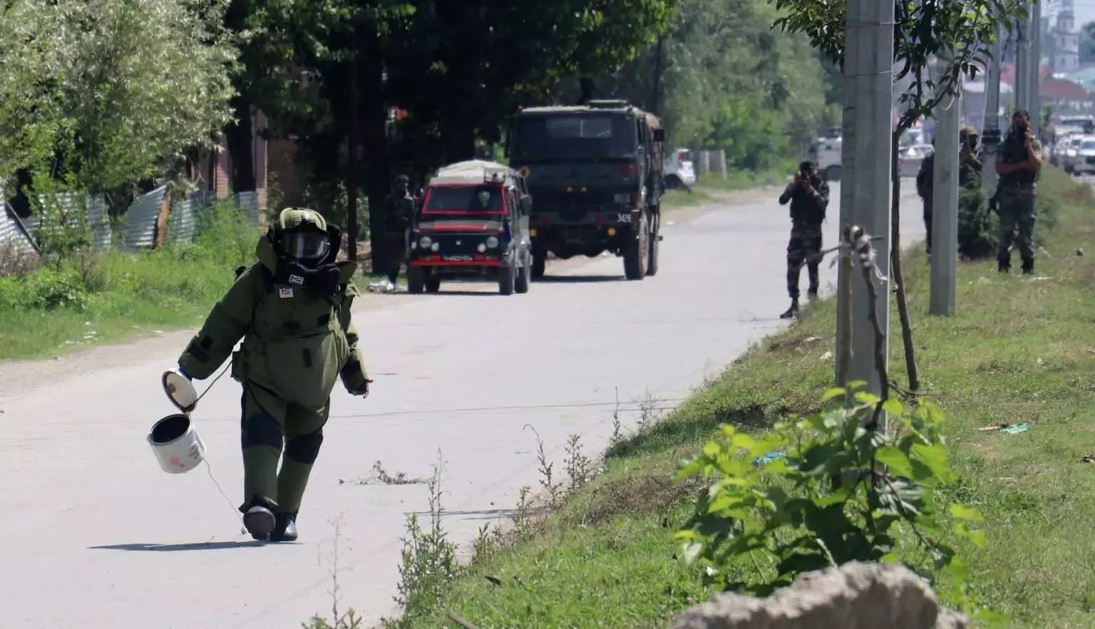 Srinagar-Bandipora रोड पर संदिग्ध आईईडी पानी की बोतल निकली