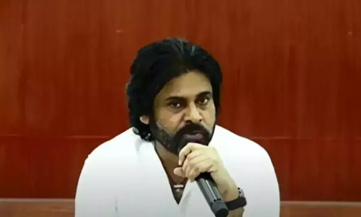 Pawan Kalyan ने अमरावती में स्वयंसेवक प्रणाली पर सरपंच संघ को संबोधित किया