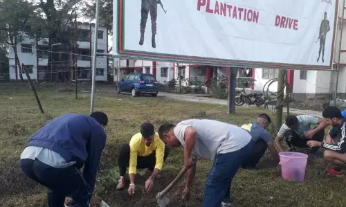 Assam Rifles ने लोकरा में वृक्षारोपण अभियान चलाया Assam Rifles ने लोकरा में वृक्षारोपण अभियान चलाया