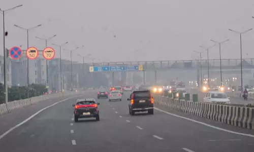 Delhi: दिल्ली की जहरीली हवा से लोगों को राहत नहीं, 362 रहा औसत AQI