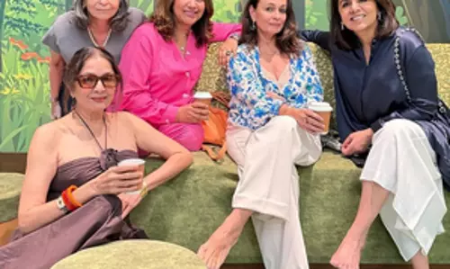 Neena Gupta, Neetu Kapoor और सोनी राजदान ने कॉफ़ी का लुत्फ़ उठाया Neena Gupta, Neetu Kapoor और सोनी राजदान ने कॉफ़ी का लुत्फ़ उठाया