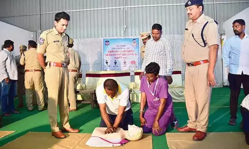 Telangana: सीपीआर एवं प्राथमिक चिकित्सा प्रशिक्षण आयोजित किया गया Telangana: सीपीआर एवं प्राथमिक चिकित्सा प्रशिक्षण आयोजित किया गया