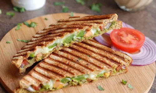 Tomato चटनी पनीर सैंडविच रेसिपी