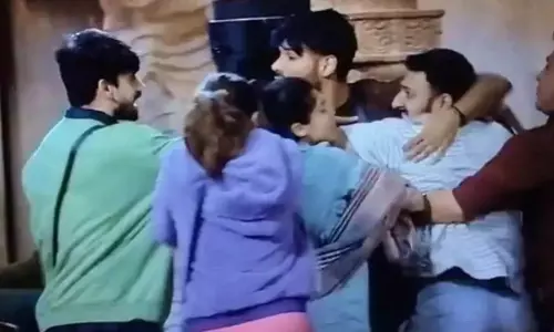 टास्क के दौरान ऐलिस और रजत का व्यवहार देखकर लोगों को गुस्सा आ गया टास्क के दौरान ऐलिस और रजत का व्यवहार देखकर लोगों को गुस्सा आ गया