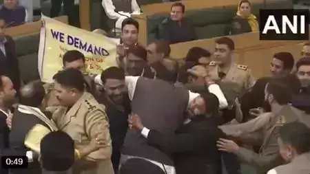 Jammu and Kashmir: विधानसभा में अनुच्छेद 370 पर बैनर दिखाए जाने से हंगामा हुआ
