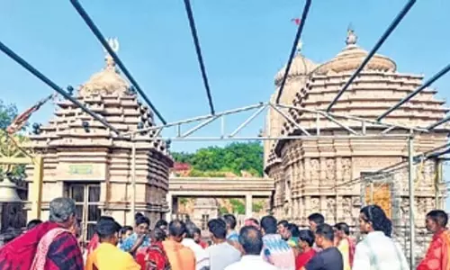 Odisha के तारा तारिणी मंदिर में चोरों ने सेंध लगाई, लाखों के आभूषण उड़ा ले गए Odisha के तारा तारिणी मंदिर में चोरों ने सेंध लगाई, लाखों के आभूषण उड़ा ले गए