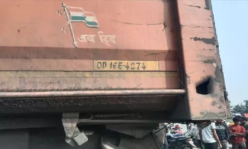 Odisha के सुंदरगढ़ में बेटी और पत्नी के सामने व्यक्ति की कुचलकर हत्या