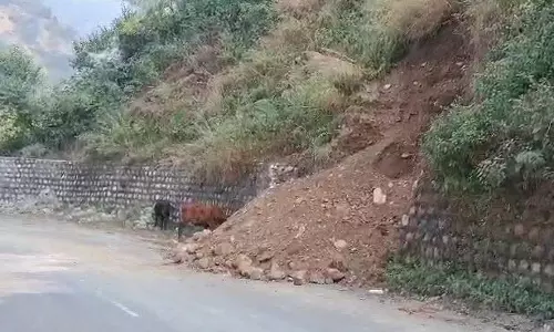 Dehradun: भू-माफियाओ ने रात के अंधेरे में खोद रहे थे पहाड़, ग्रामीणों ने की कार्रवाई की मांग Dehradun: भू-माफियाओ ने रात के अंधेरे में खोद रहे थे पहाड़, ग्रामीणों ने की कार्रवाई की मांग